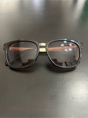 Fossil Black Sunglasses with Dark Lenses